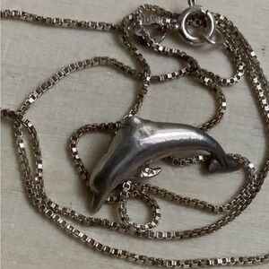 New vintage silver dolphin pendant necklace (Montréal)